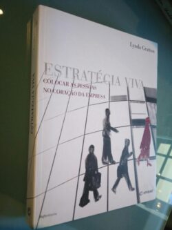 Estratégia viva (colocar as pessoas no coração da empresa) - Lynda Gratton