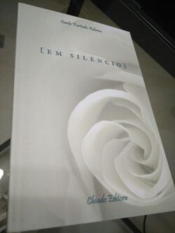 Em silêncio - Carla Furtado Ribeiro