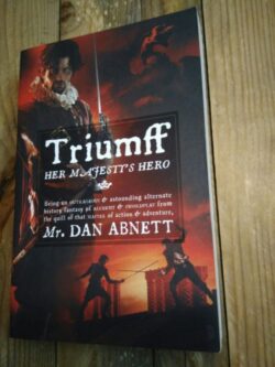 Triumff her majesty's hero - Dan Abnett