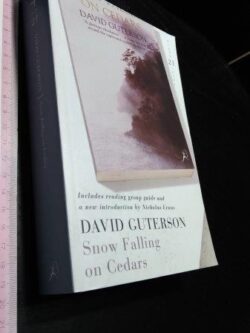 Snow falling on cedars - David Guterson