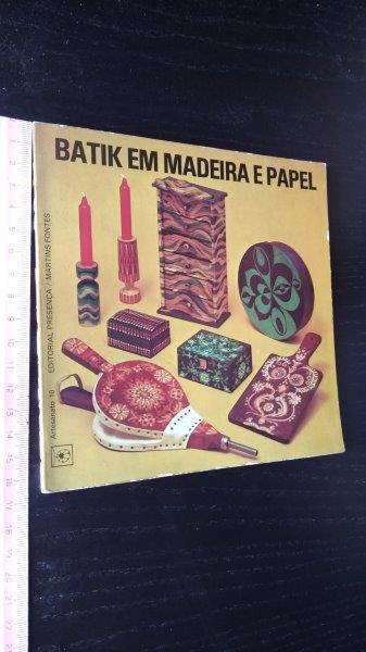 Batik em madeira e papel - Elizabeth Hammer Batik em madeira e papel - Elizabeth Hammer