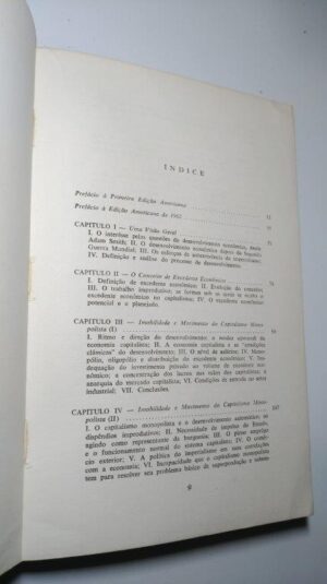 A economia política do desenvolvimento - Paul A. Baran