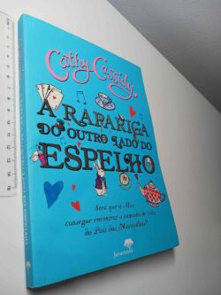 A rapariga do outro lado do espelho - Cathy Cassidy