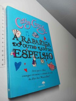 A rapariga do outro lado do espelho - Cathy Cassidy