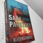 Sara Paretsky - Bleeding Kansas