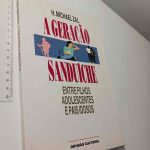 A geração sanduíche (Entre filhos adolescentes e pais idosos) - H. Michael Zal