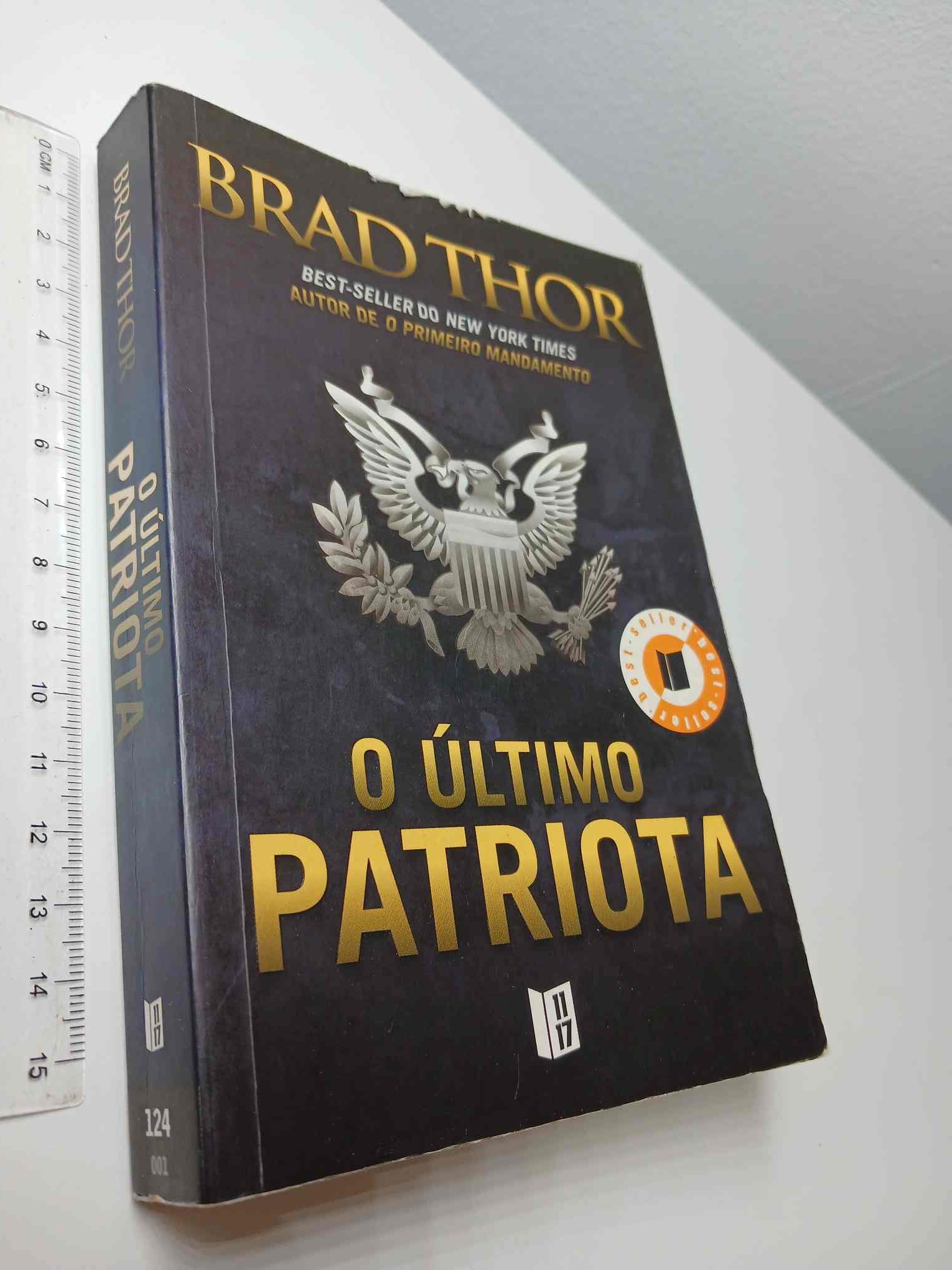 8AA20 - (19) O último patriota - Brad Thor - Image 1