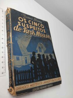 Os cinco suspeitos de Dark House - James Strong